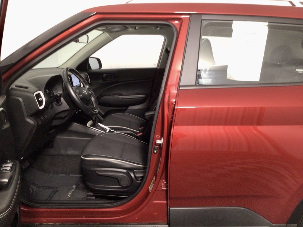 Used 2023 Hyundai Venue Limited w/ Cargo Package image 17