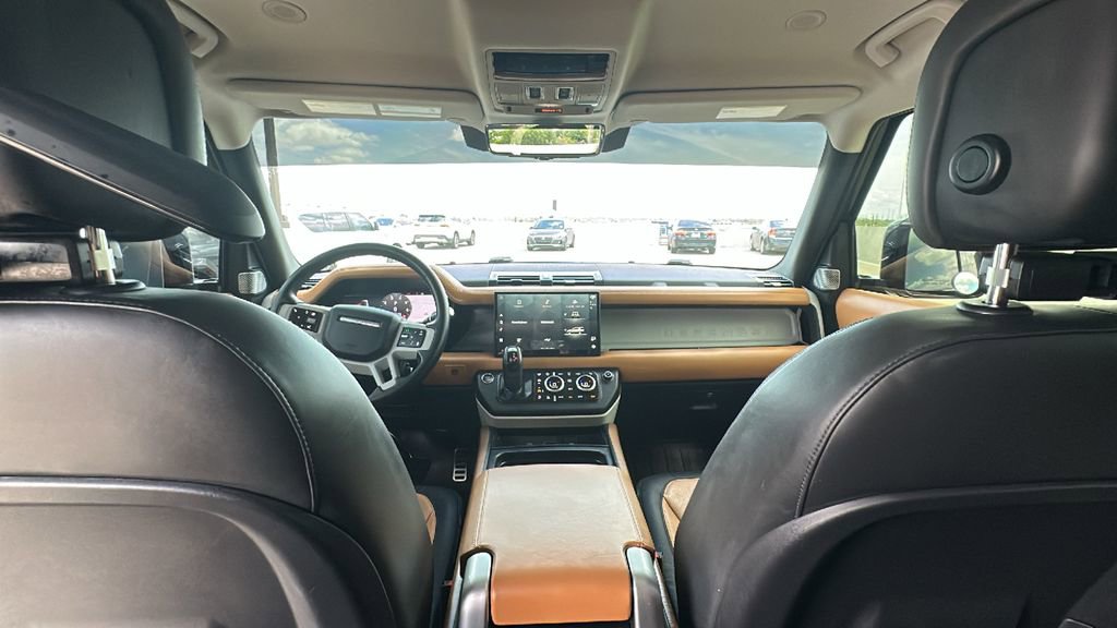 Used 2024 Land Rover Defender 130 X-Dynamic SE AWD/4WD image 29