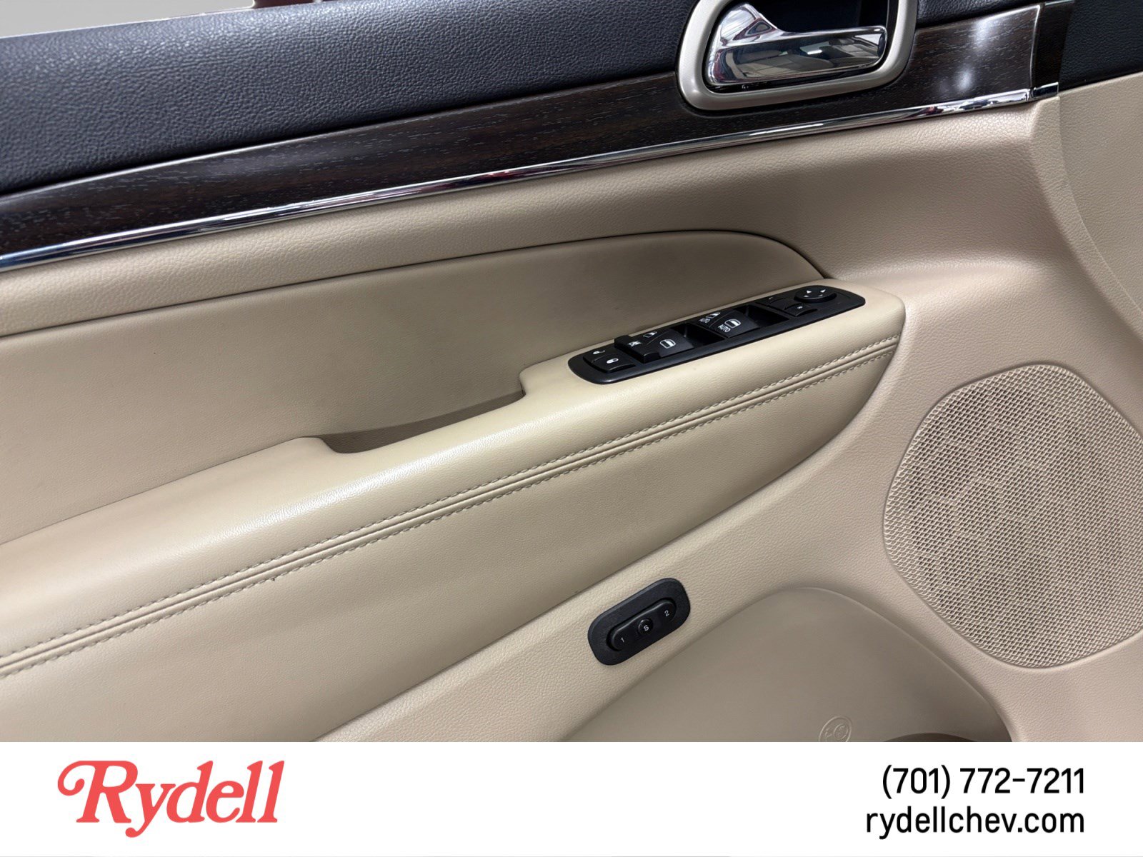 Used 2014 Jeep Grand Cherokee Limited AWD/4WD image 11