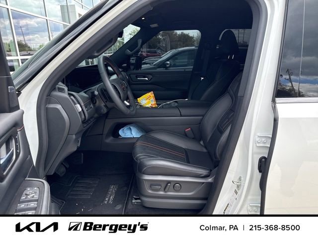 Used 2025 Nissan Armada PRO-4X AWD/4WD image 8