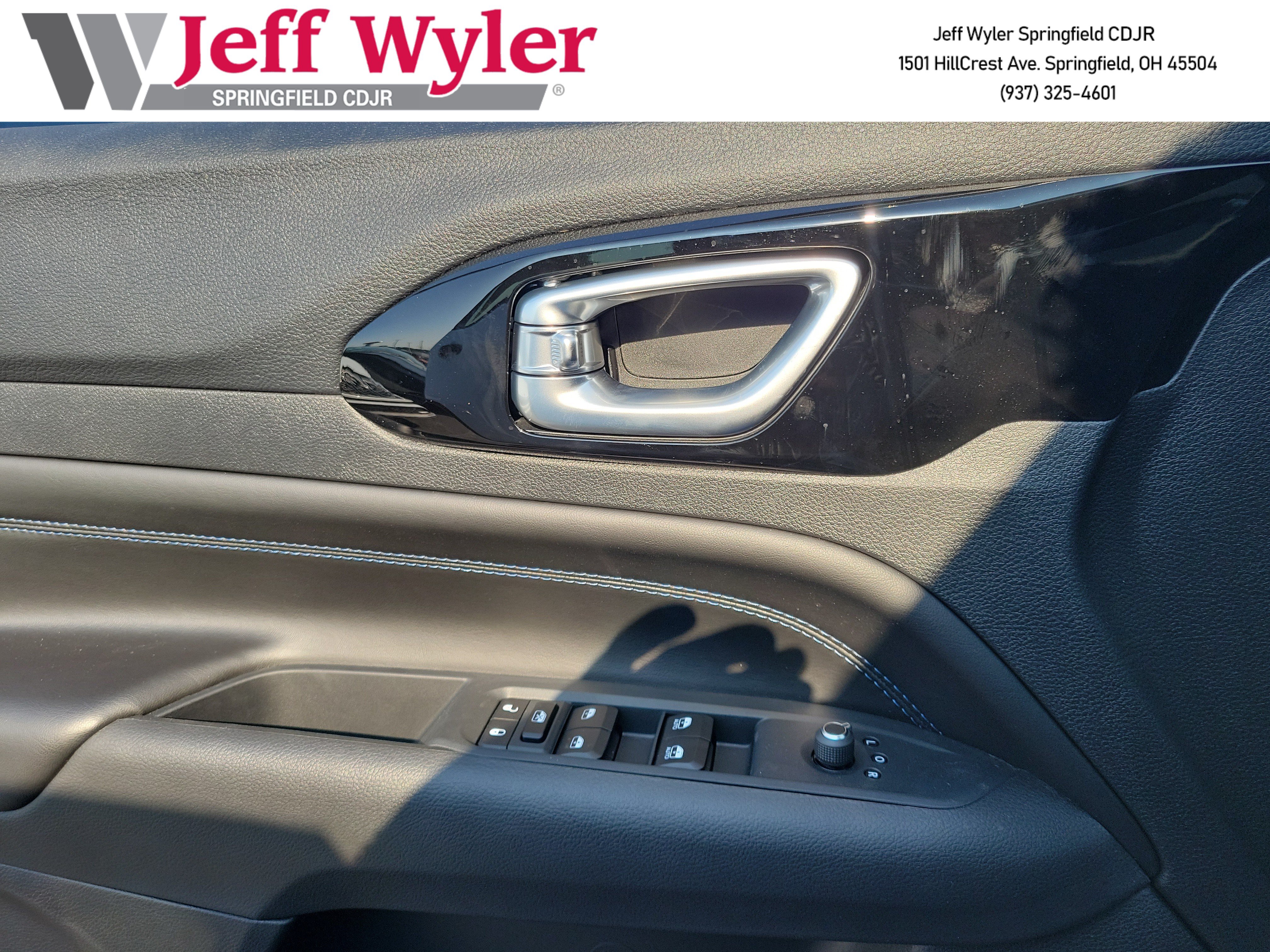 New 2026 Jeep Compass Latitude AWD/4WD image 14