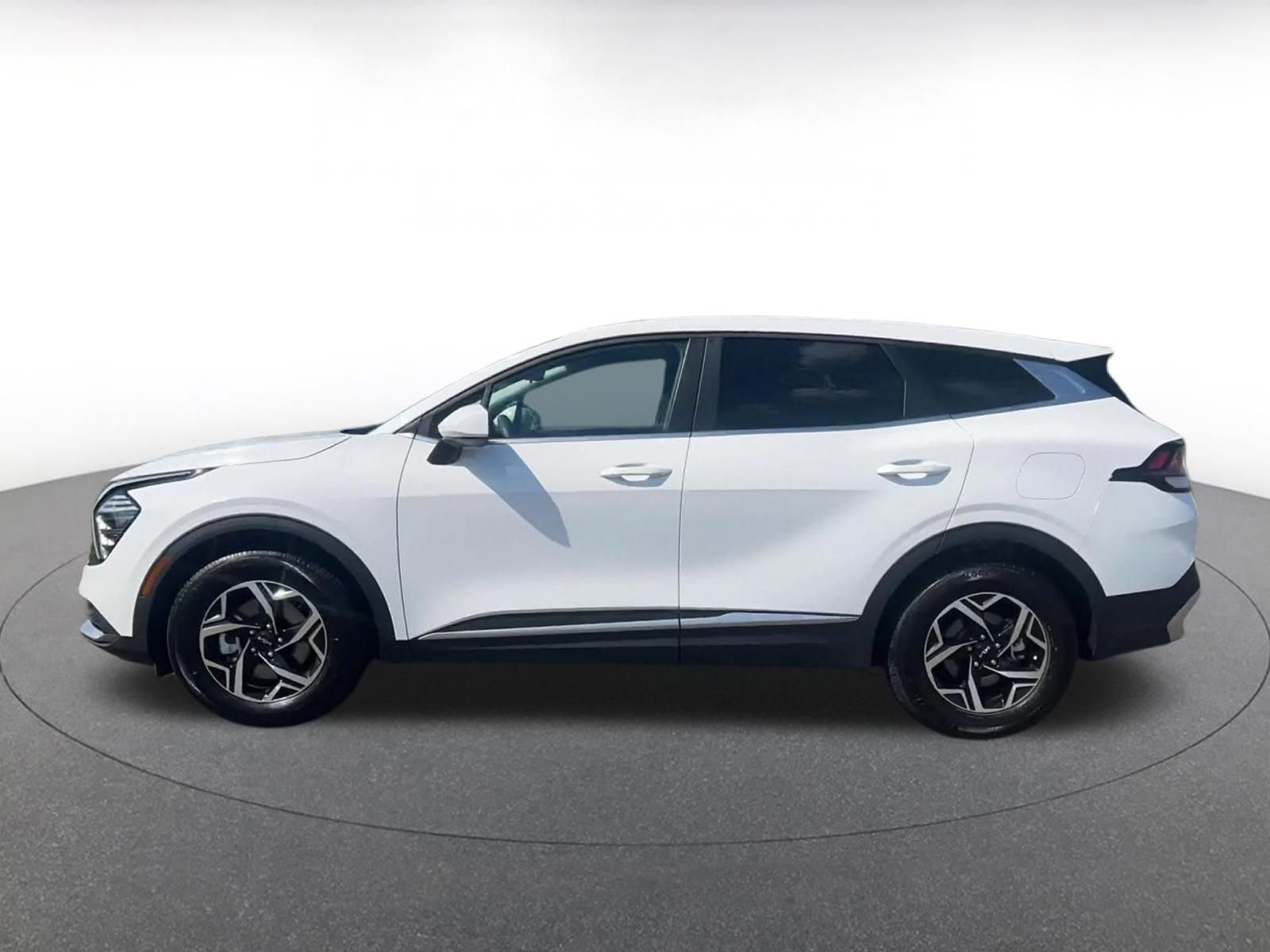 Used 2025 Kia Sportage LX FWD image 9