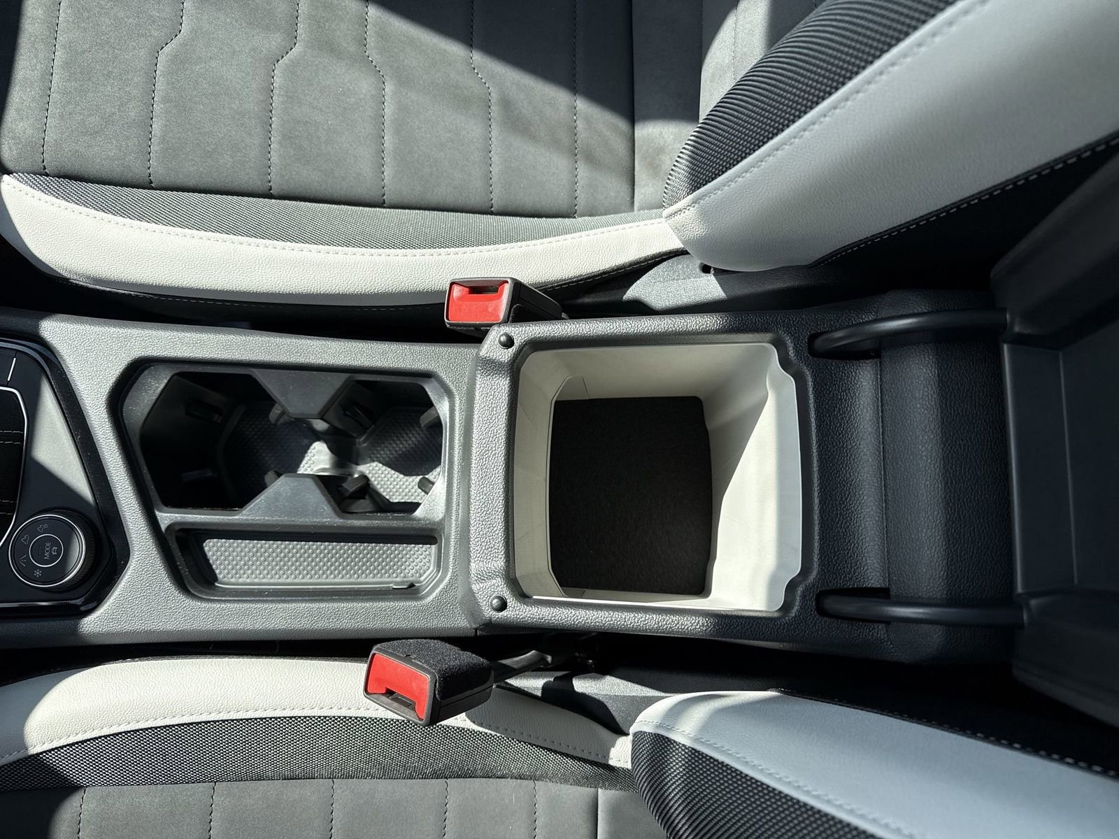 Used 2025 Volkswagen Taos SE AWD/4WD image 23