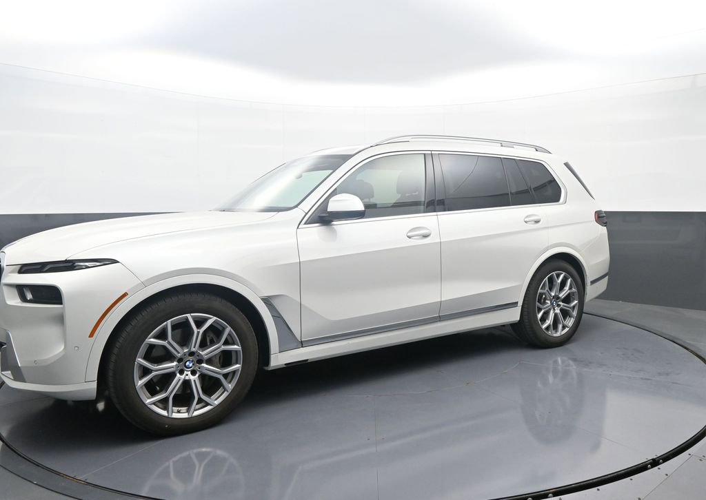 Used 2025 BMW X7 xDrive40i image 4