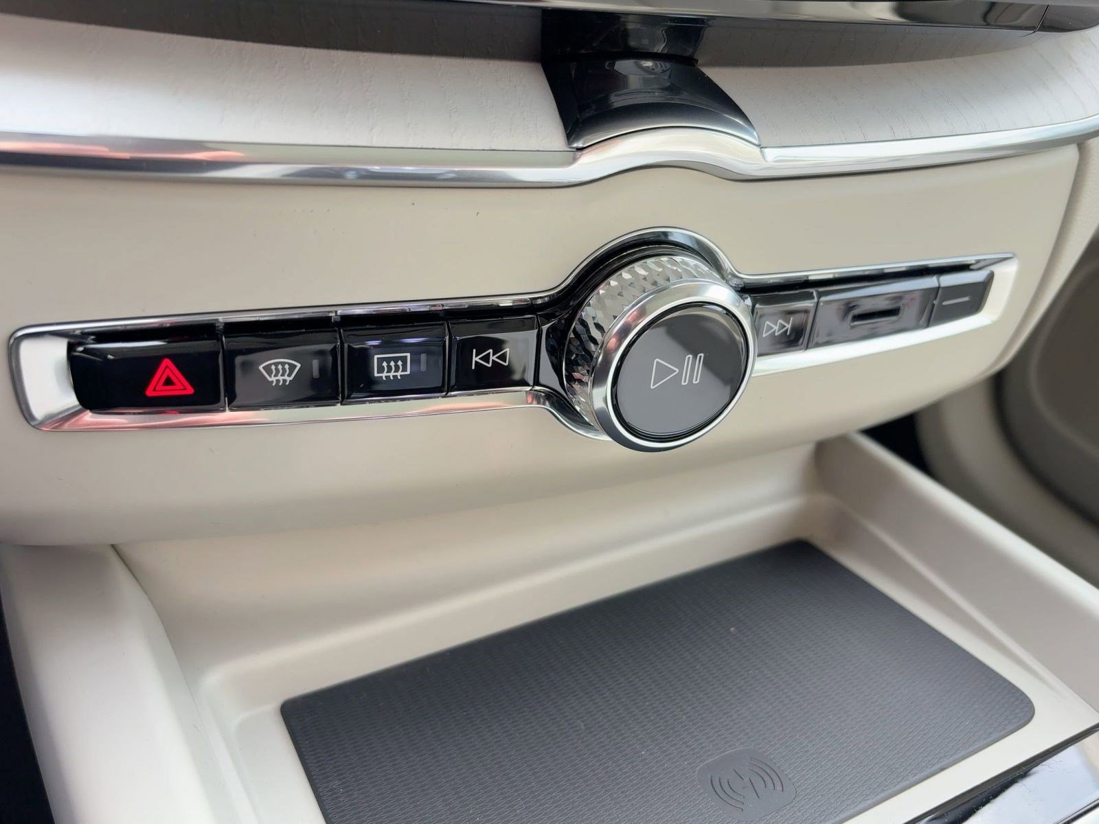 New 2026 Volvo XC60 B5 Ultra w/ Protection Package Premier image 19