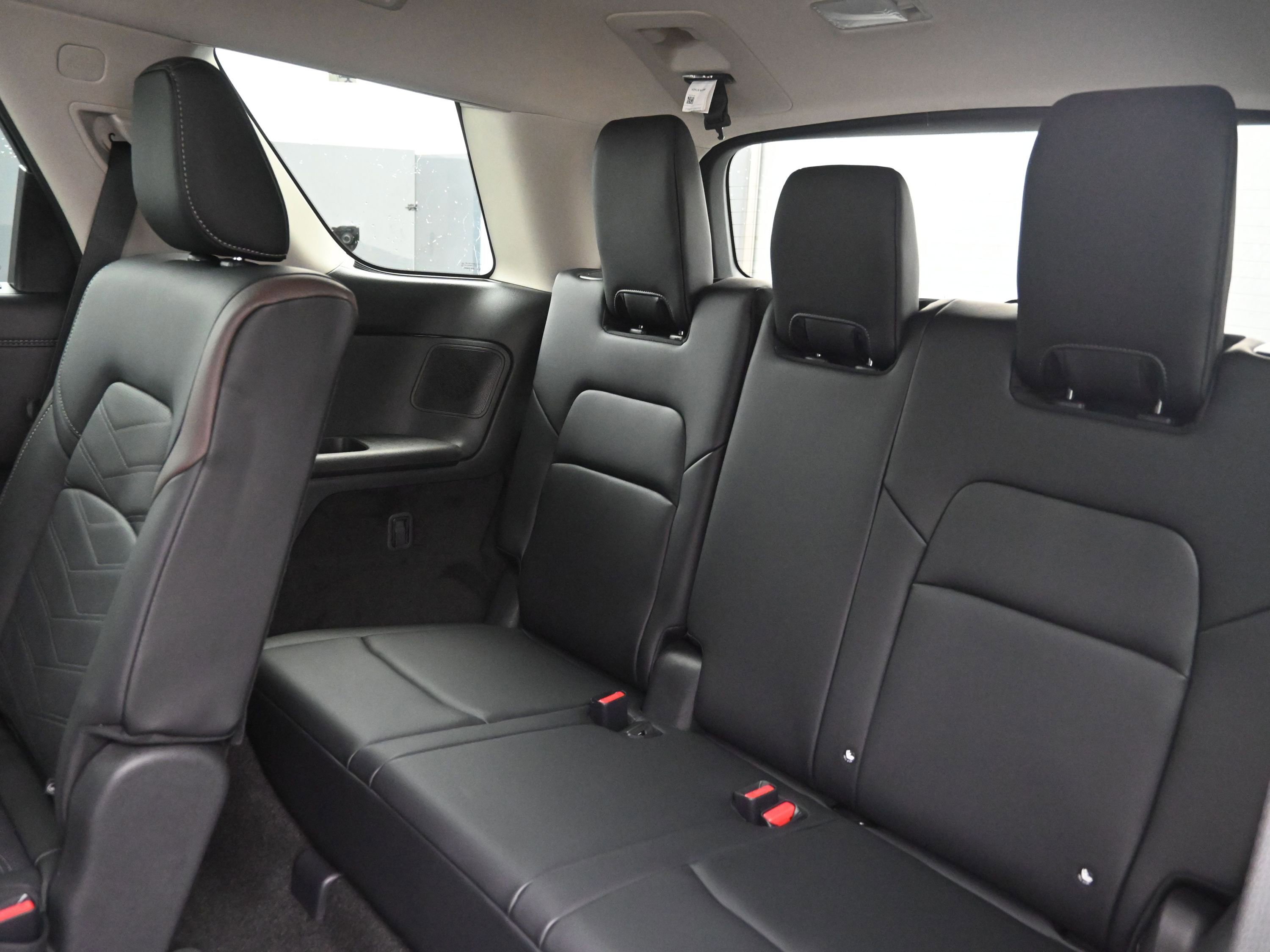 New 2025 Nissan Pathfinder Platinum w/ Cargo Package image 18