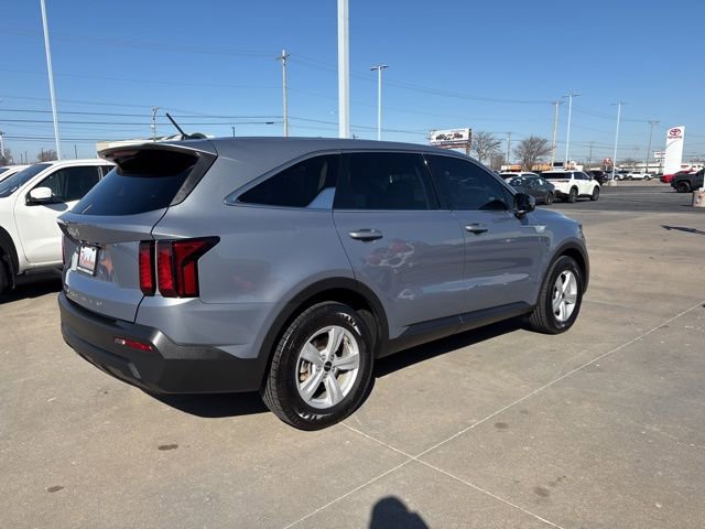 Used 2022 Kia Sorento LX FWD image 3