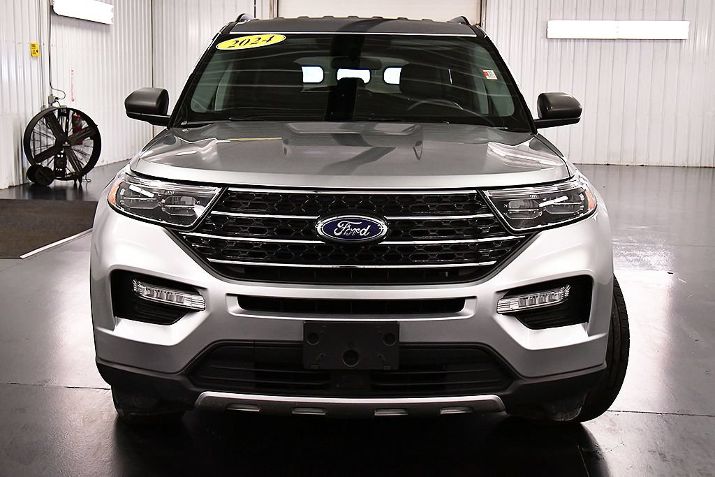 Used 2024 Ford Explorer XLT w/ Equipment Group 202A AWD/4WD image 2