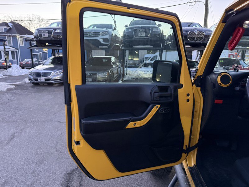 Used 2015 Jeep Wrangler Unlimited Rubicon image 17