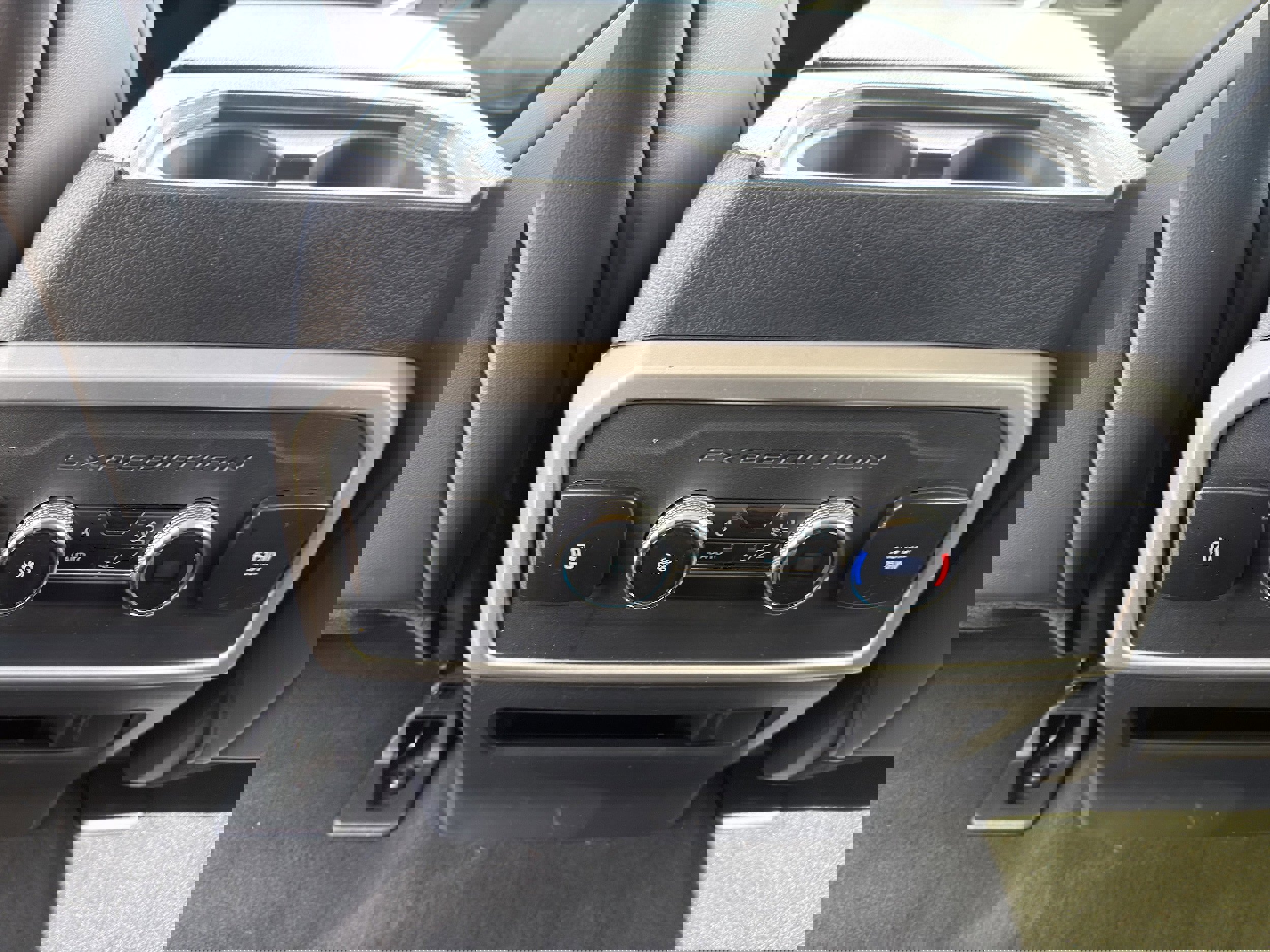 Used 2024 Ford Expedition XLT AWD/4WD image 22