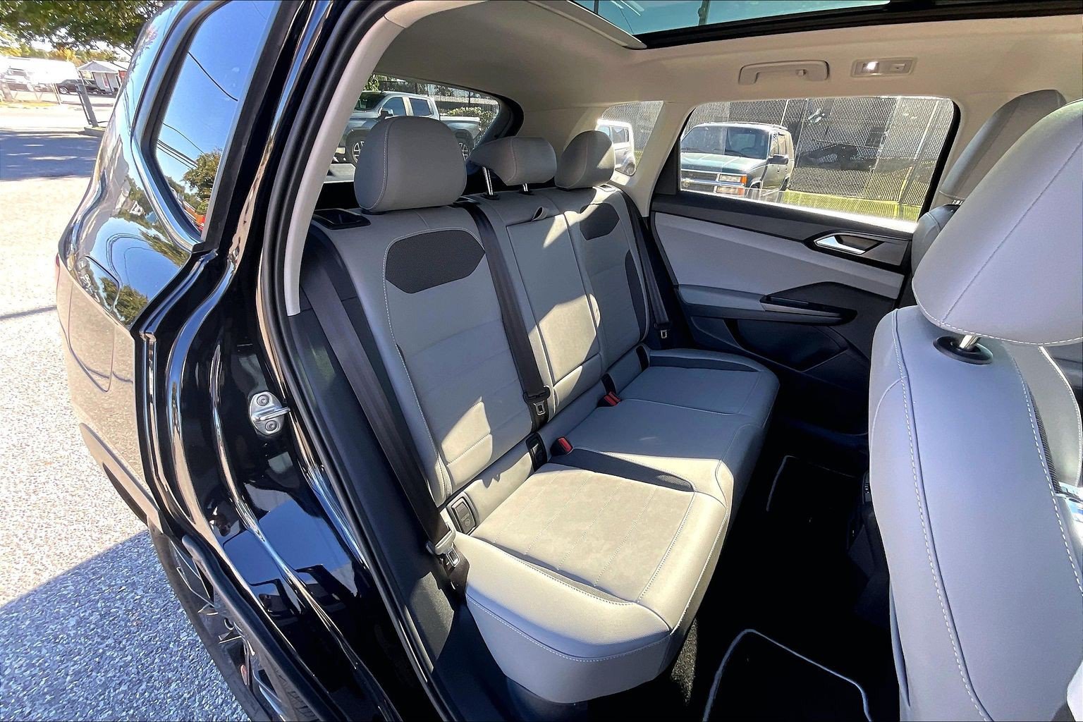 Used 2023 Volkswagen Taos SE w/ Panoramic Sunroof Package AWD/4WD image 32