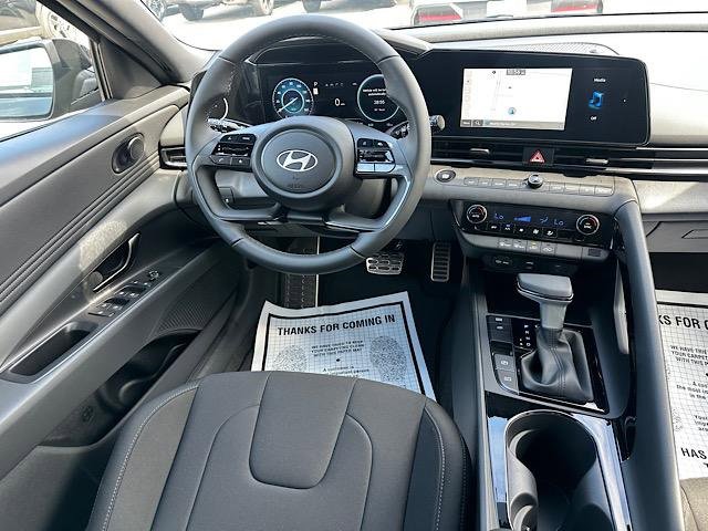 New 2025 Hyundai Elantra SEL image 11