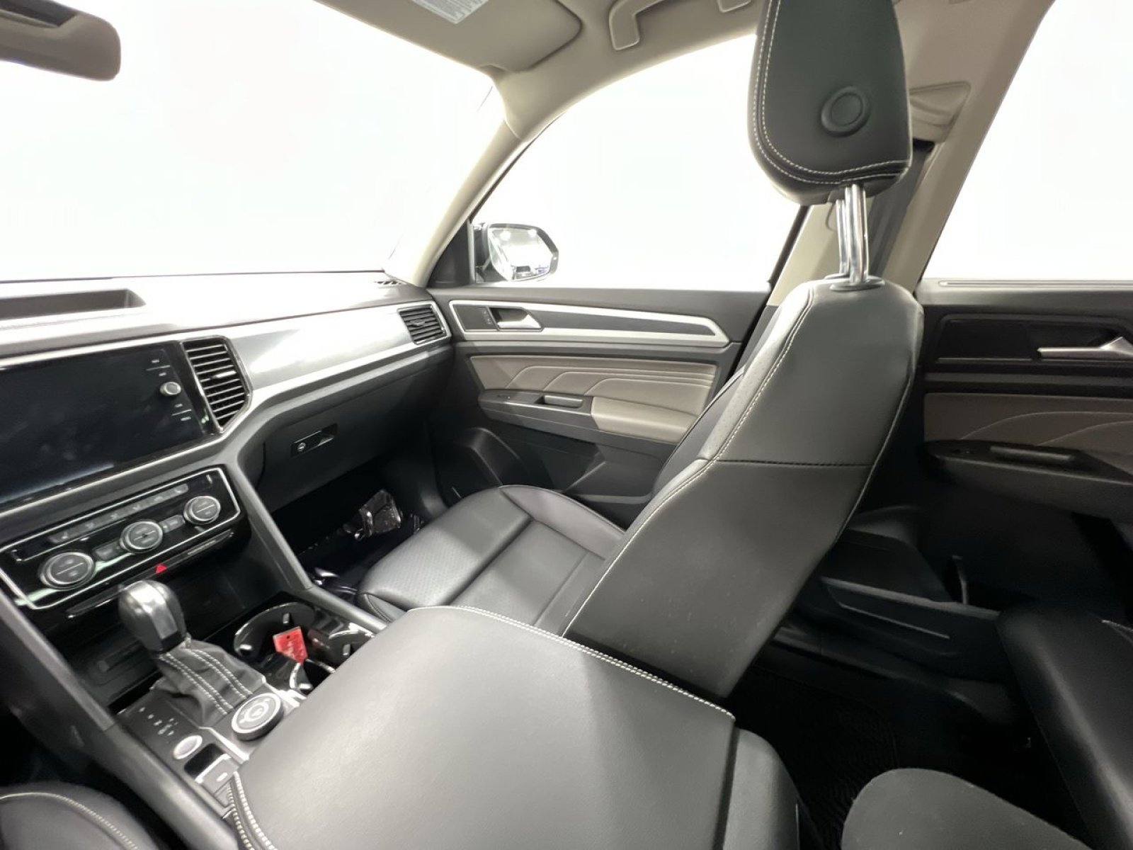 Used 2022 Volkswagen Atlas SEL R-Line image 5