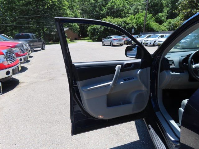 Used 2012 Toyota Highlander SE w/ Tow Pkg AWD/4WD image 19