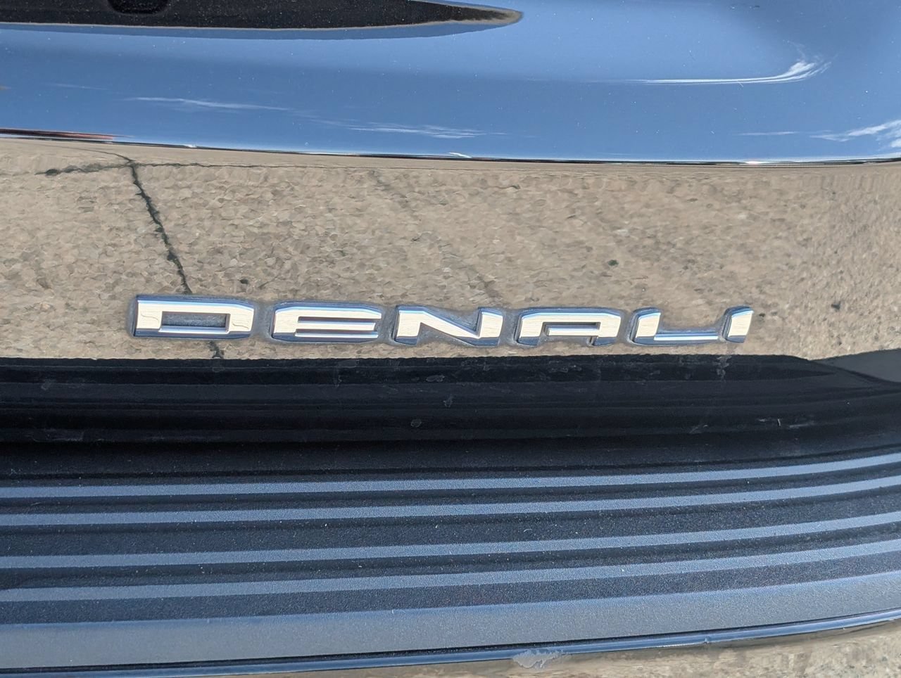 Used 2021 GMC Yukon Denali w/ Denali Premium Package AWD/4WD image 8