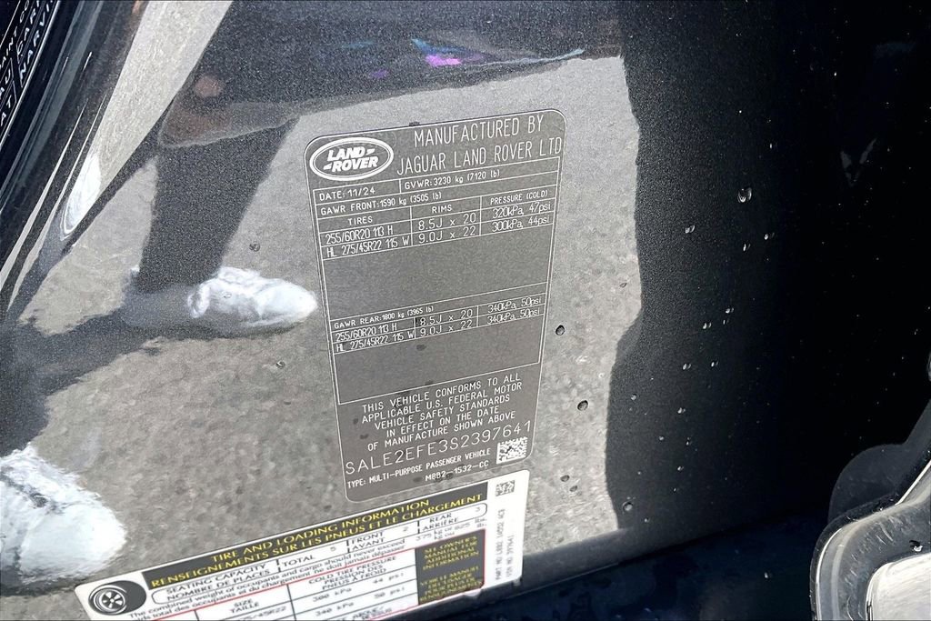 Used 2025 Land Rover Defender 110 X-Dynamic SE image 32