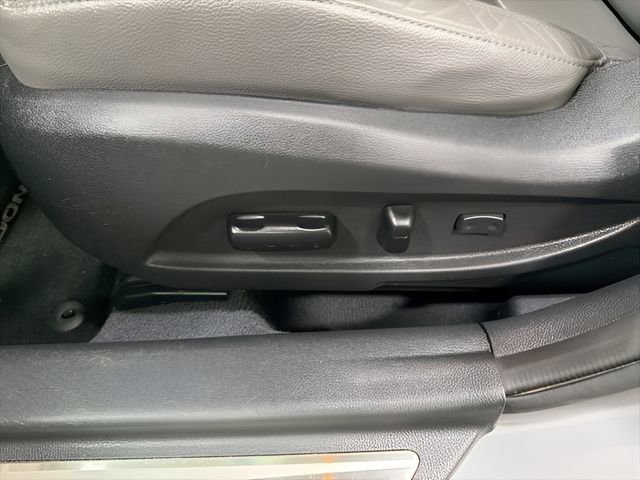 Used 2013 Hyundai Sonata Limited w/ Premium Pkg FWD image 13