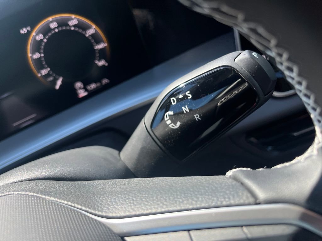 Used 2025 Volkswagen Tiguan SE w/ Panoramic Sunroof Package image 25