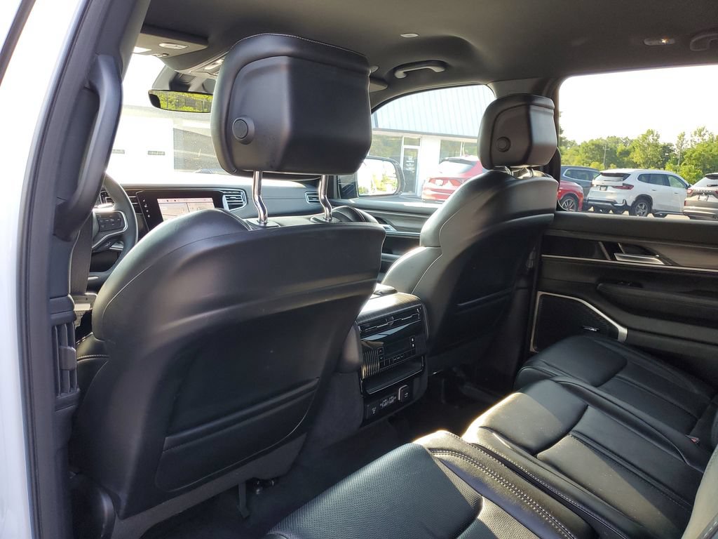 Used 2024 Jeep Wagoneer L Series II w/ Flexible Seating Group AWD/4WD image 29