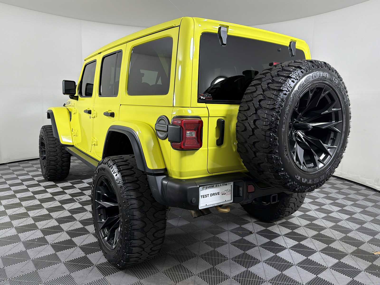 Used 2023 Jeep Wrangler Unlimited Rubicon 392 w/ Xtreme Recon 35" Tire Package image 4