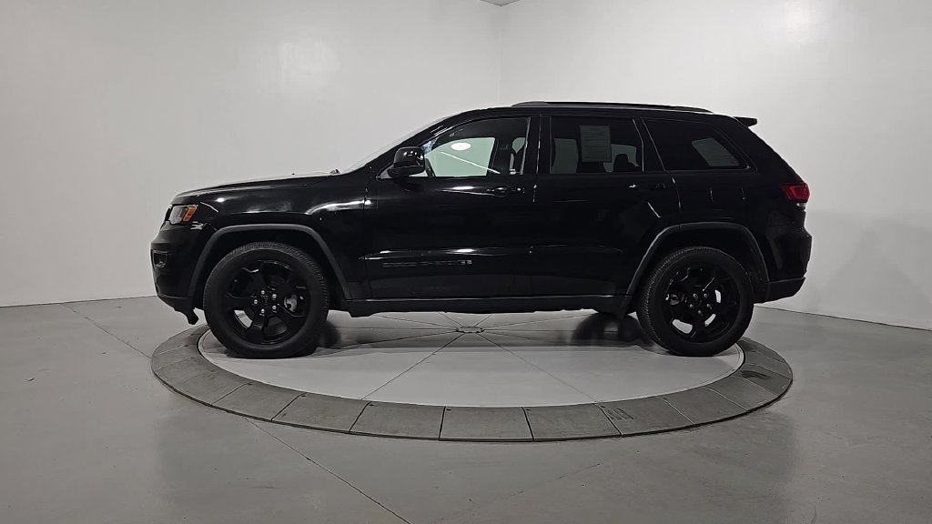 Used 2019 Jeep Grand Cherokee Laredo RWD image 2