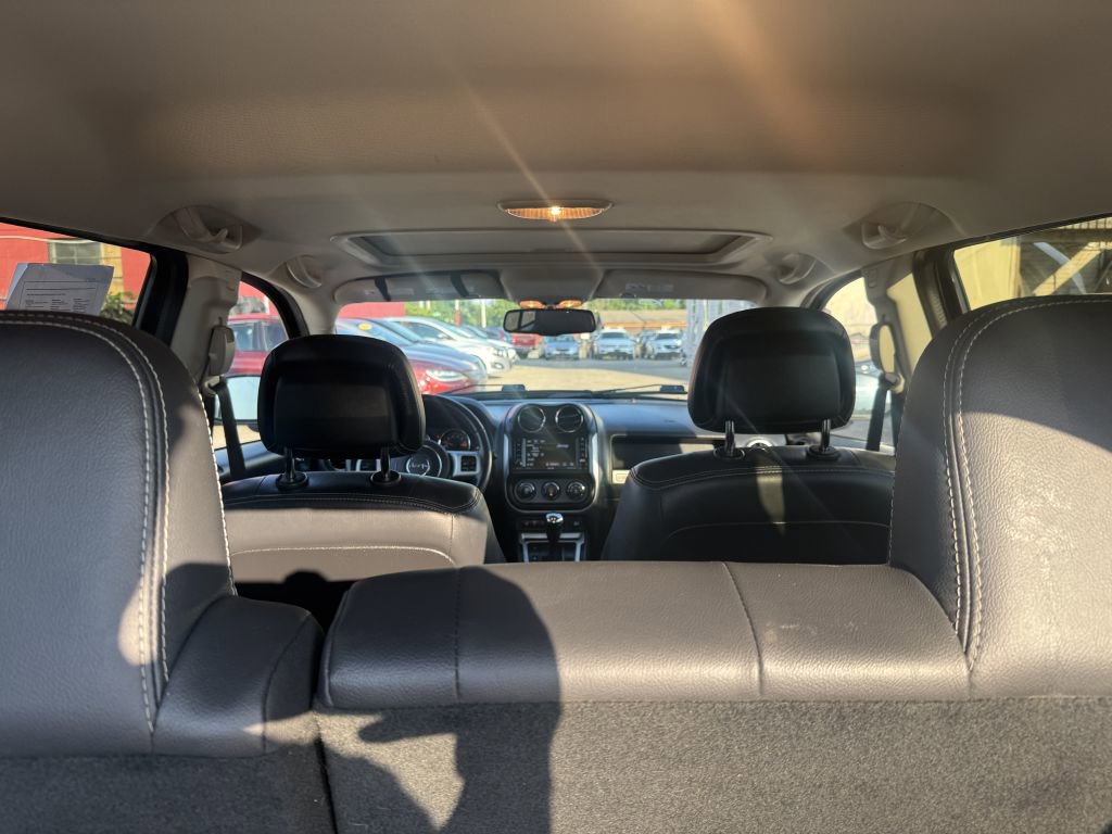 Used 2016 Jeep Compass Latitude w/ Sun/Sound Group image 17
