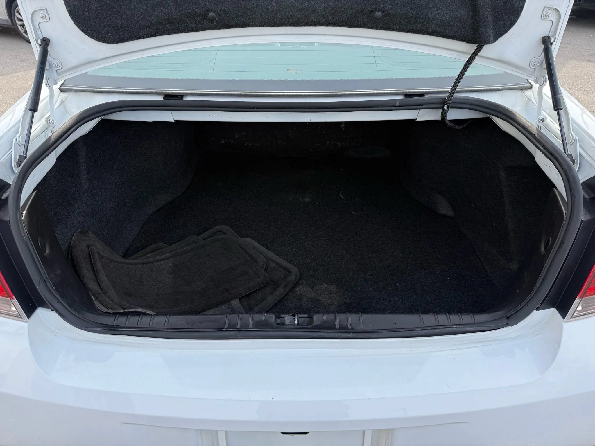 Used 2016 Chevrolet Impala LT FWD image 25