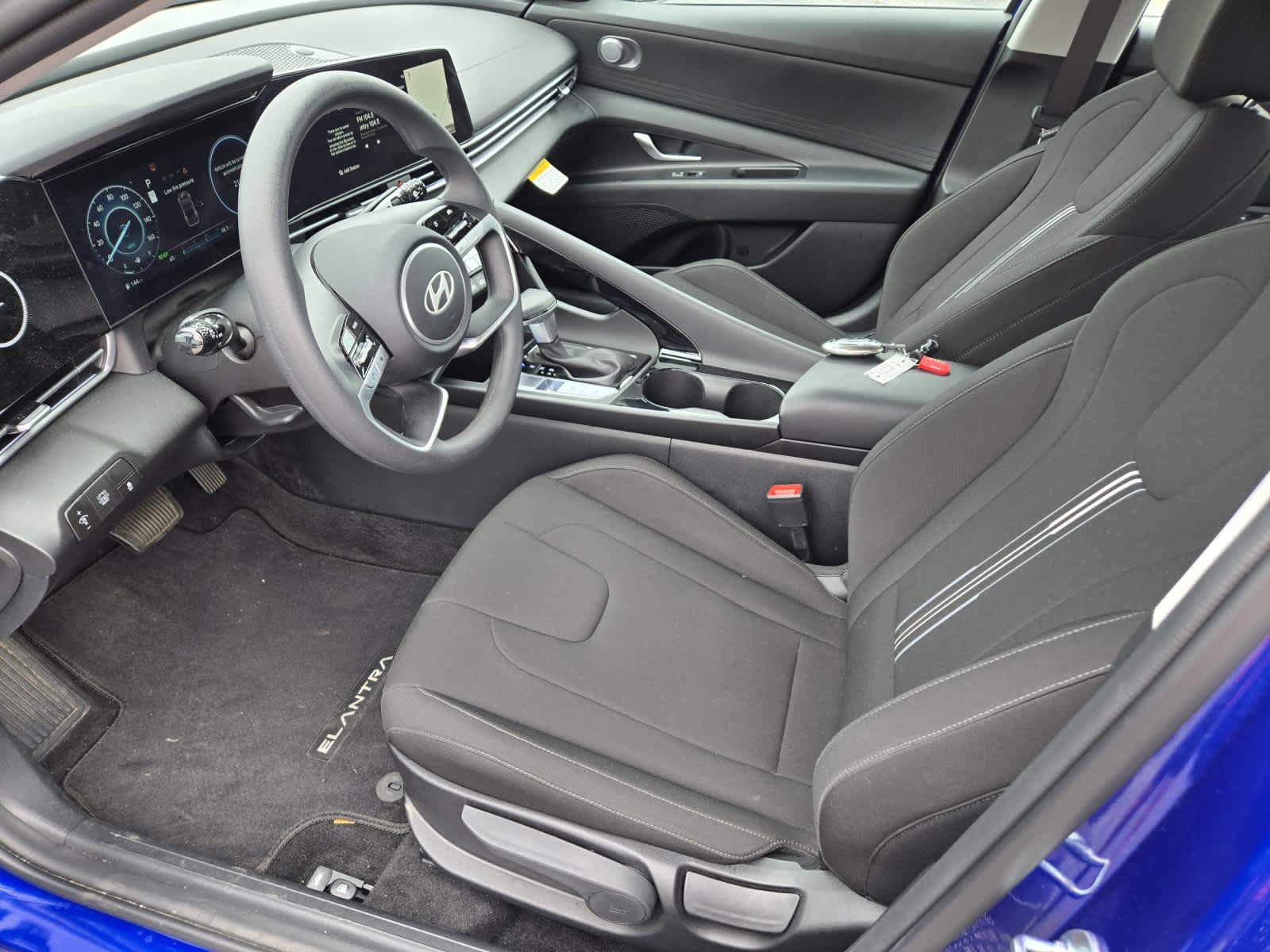 Certified 2024 Hyundai Elantra Blue FWD image 11