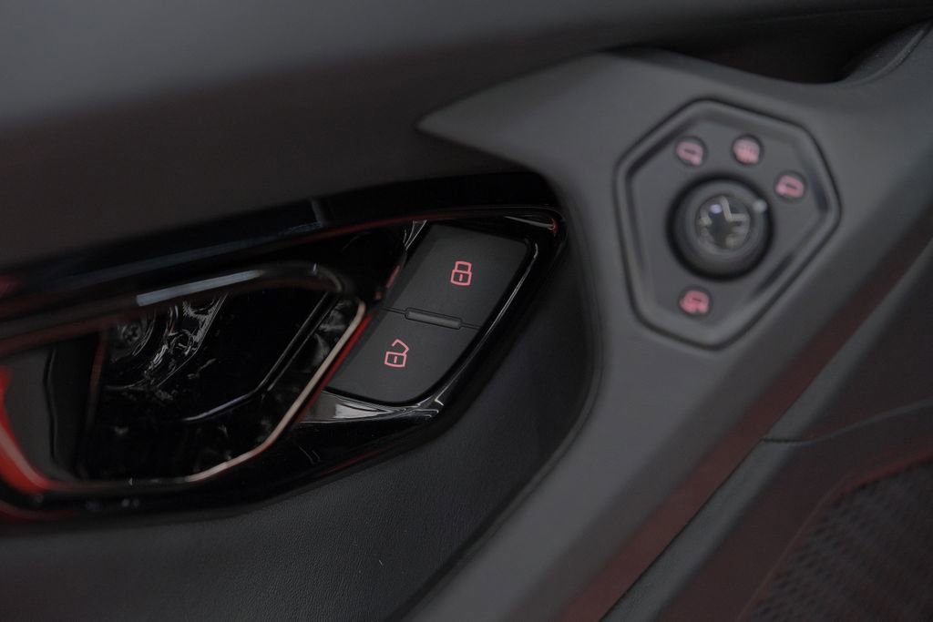 Used 2020 Lamborghini Huracan EVO image 37