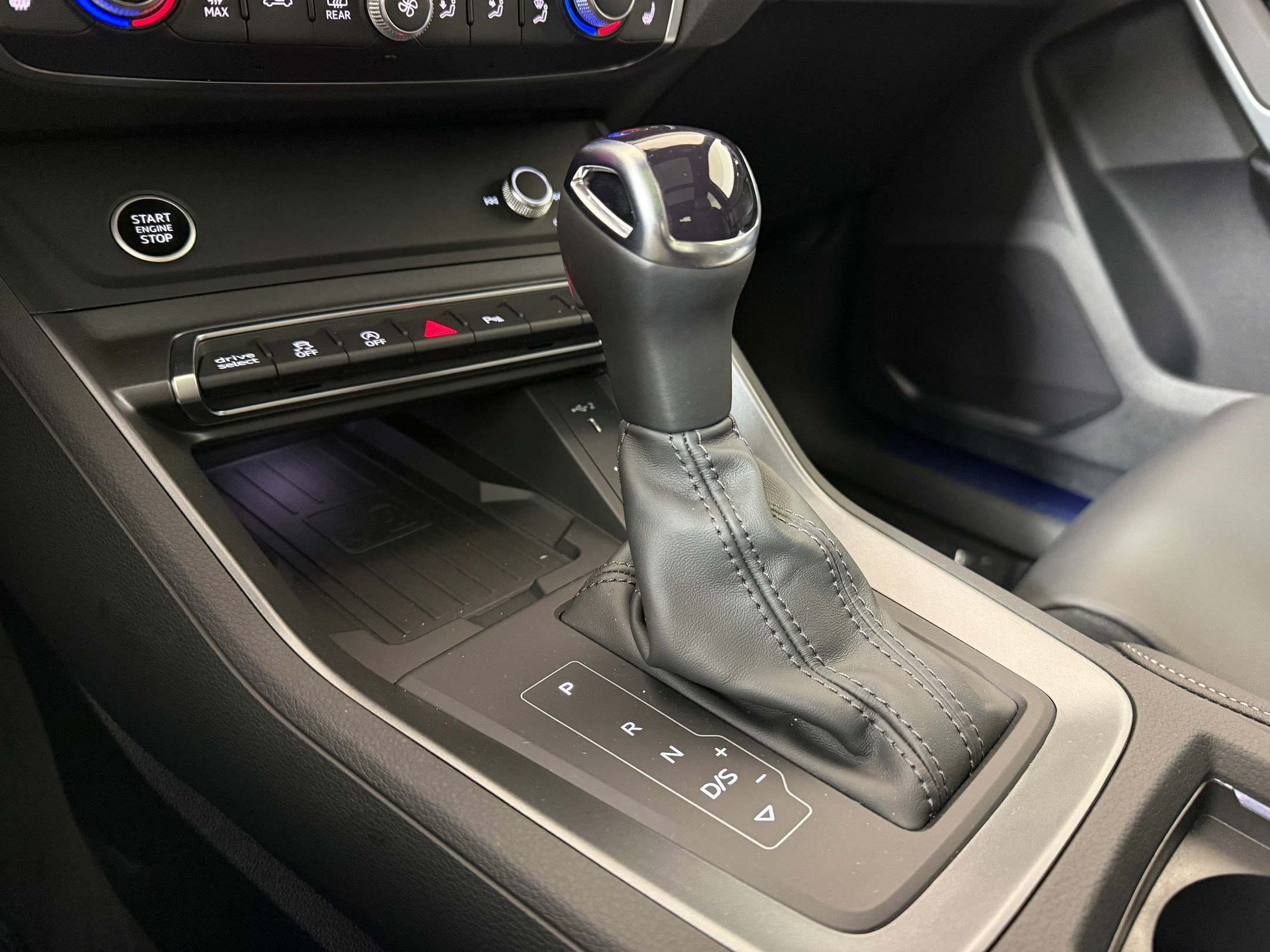 New 2025 Audi Q3 2.0T Premium image 17