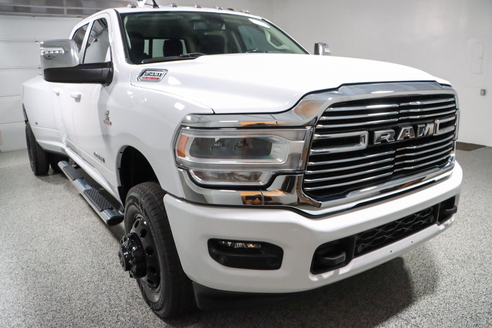 Used 2023 RAM 3500 Laramie AWD/4WD image 5