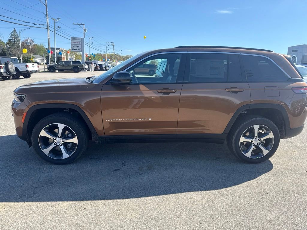 New 2026 Jeep Grand Cherokee Limited AWD/4WD image 2