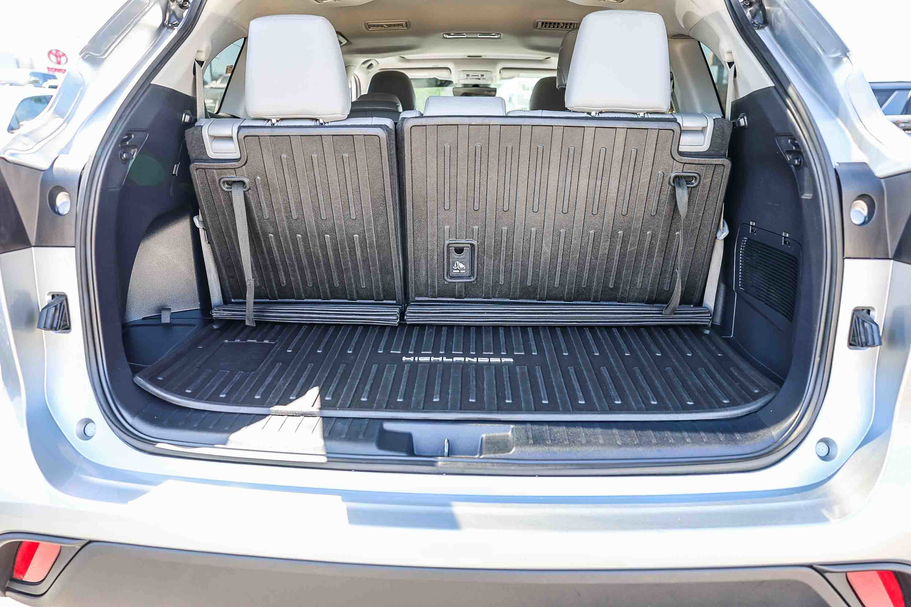 Used 2022 Toyota Highlander XLE image 30