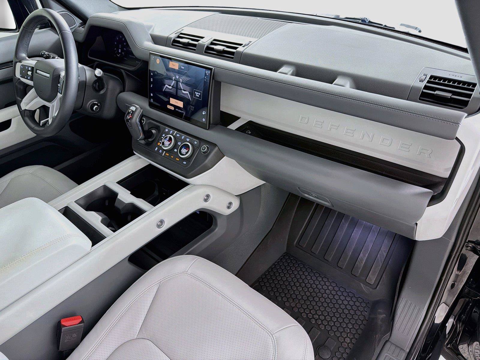 Certified 2025 Land Rover Defender 110 X-Dynamic SE AWD/4WD image 30