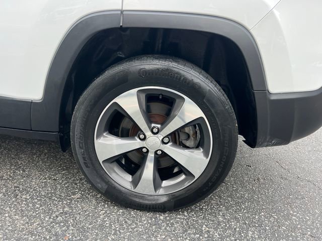 Used 2019 Jeep Cherokee Limited image 40