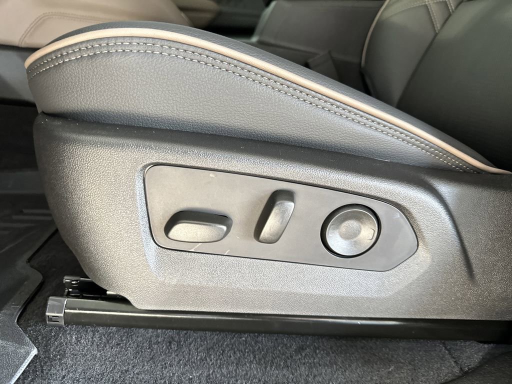 New 2026 GMC Canyon Denali w/ LPO, Denali Black Edition image 14