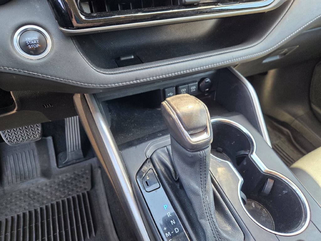 Used 2021 Toyota Highlander XLE FWD image 23