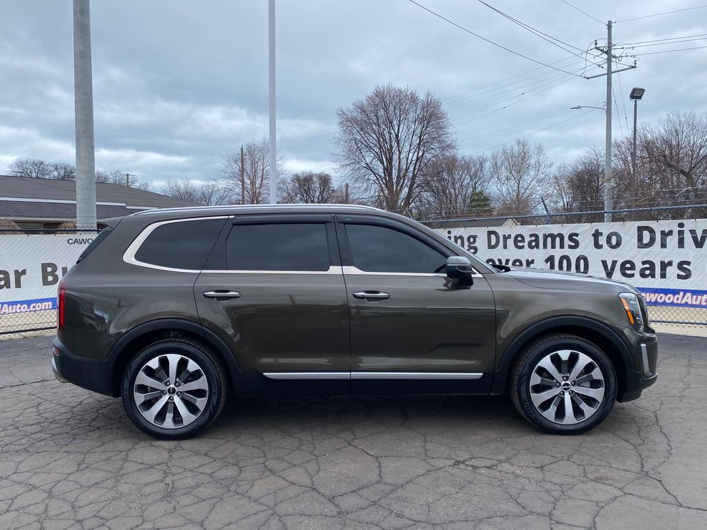 Used 2022 Kia Telluride S image 2