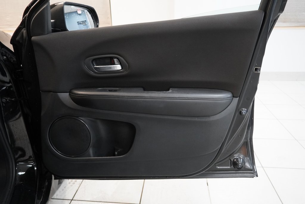 Used 2017 Honda HR-V LX image 29