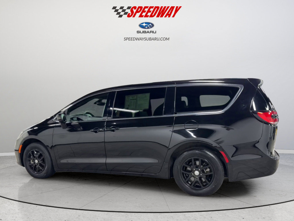 Used 2025 Chrysler Pacifica Select FWD image 9