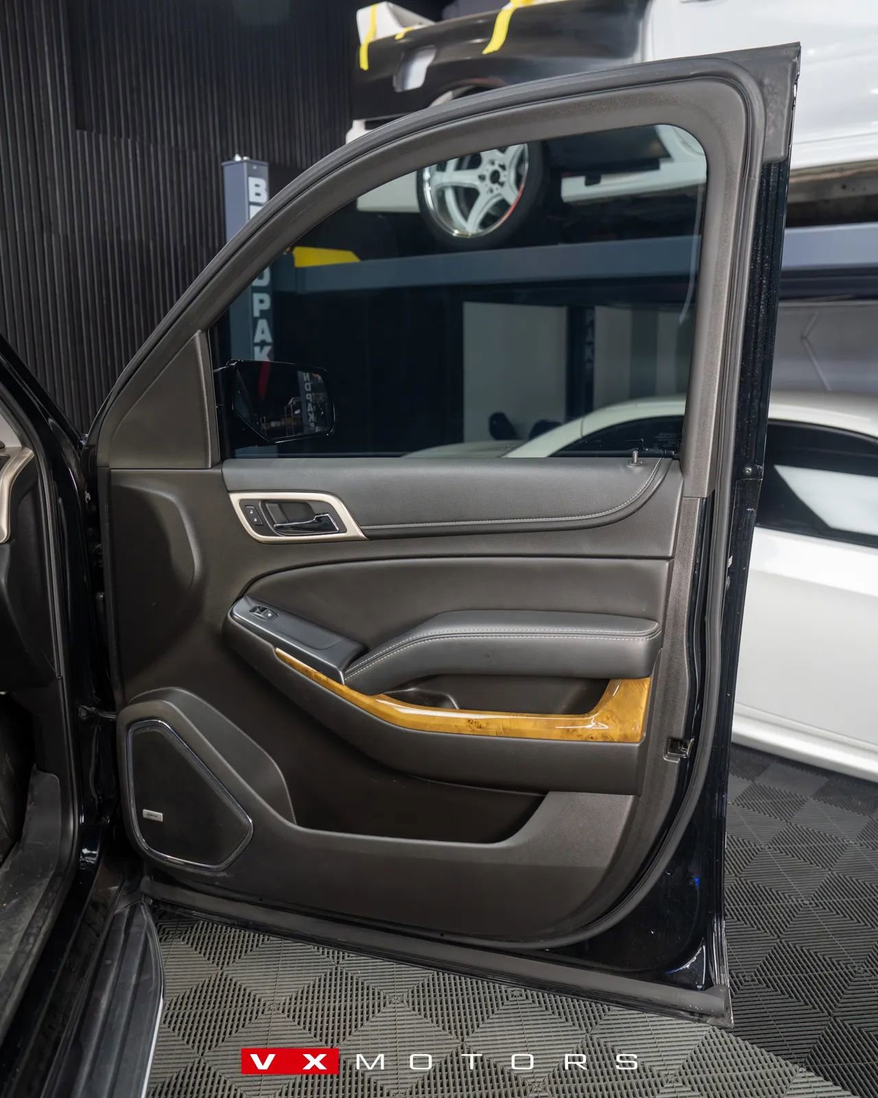 Used 2017 GMC Yukon XL Denali w/ Open Road Package image 23