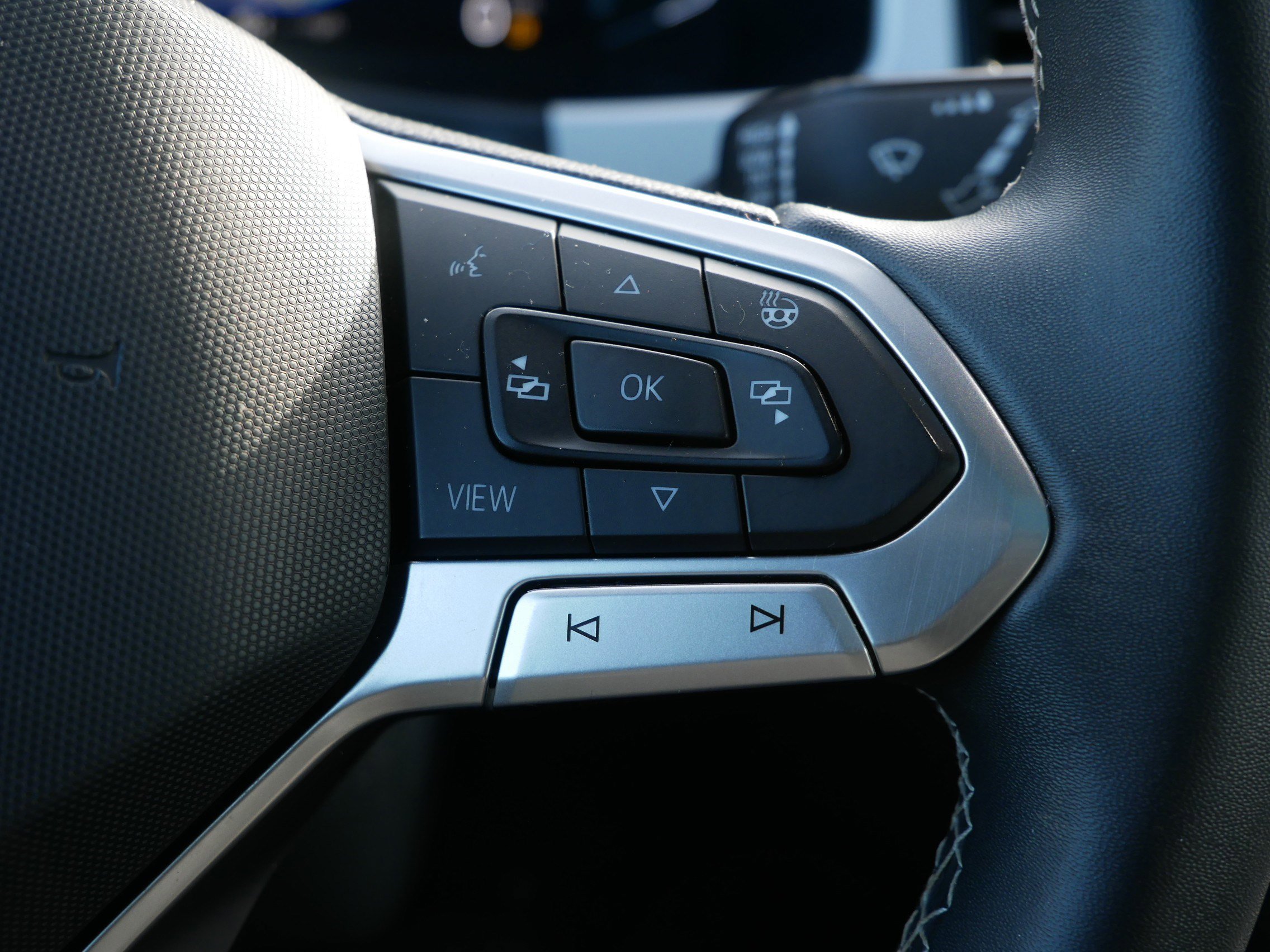 Used 2021 Volkswagen Atlas Cross Sport SEL Premium image 23