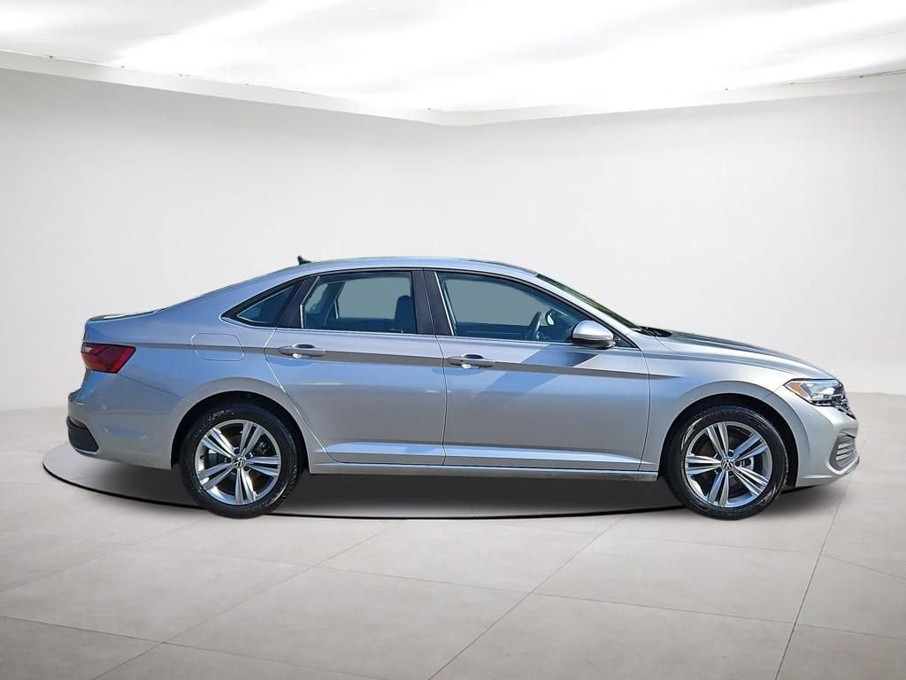 Used 2024 Volkswagen Jetta SE image 8