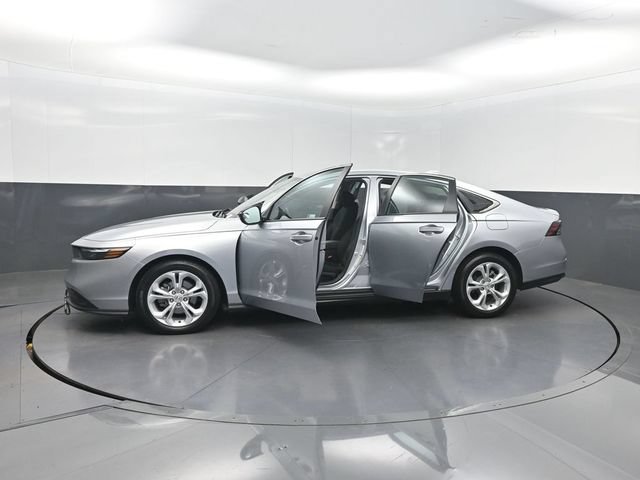 Used 2025 Honda Accord LX image 35