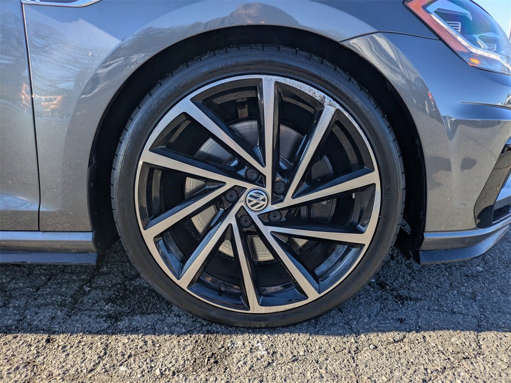 Used 2019 Volkswagen Golf R 4-Door image 11