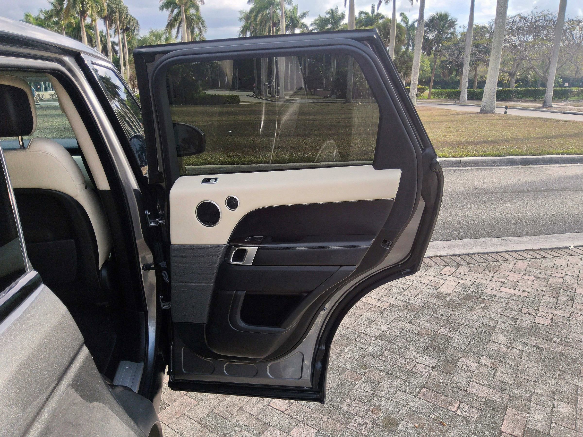 Used 2018 Land Rover Range Rover Sport Supercharged image 38