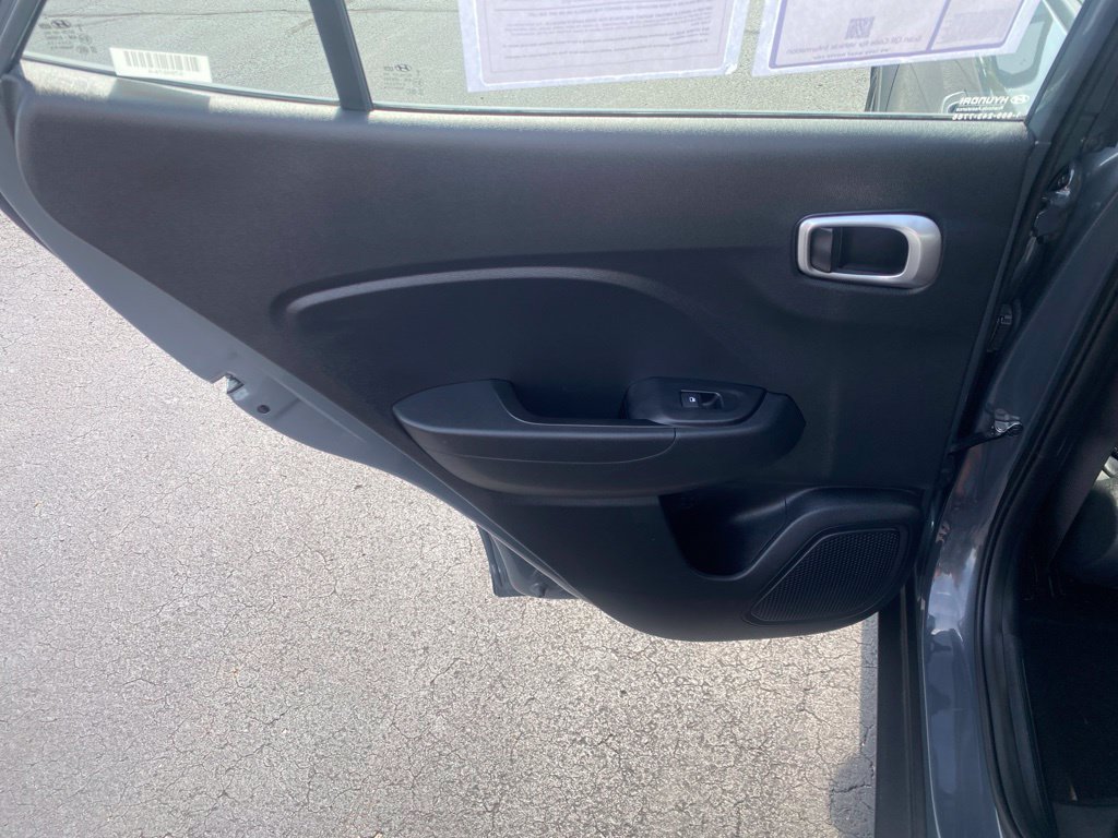 Used 2025 Hyundai Venue SEL FWD image 45