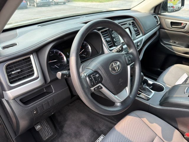 Used 2016 Toyota Highlander LE FWD image 15