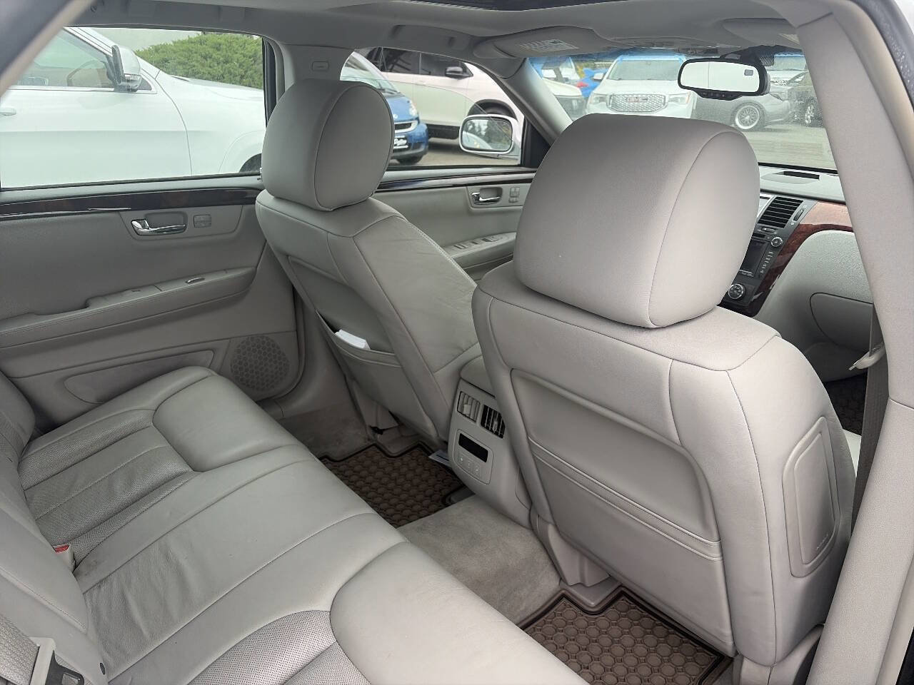 Used 2011 Cadillac DTS Premium FWD image 7