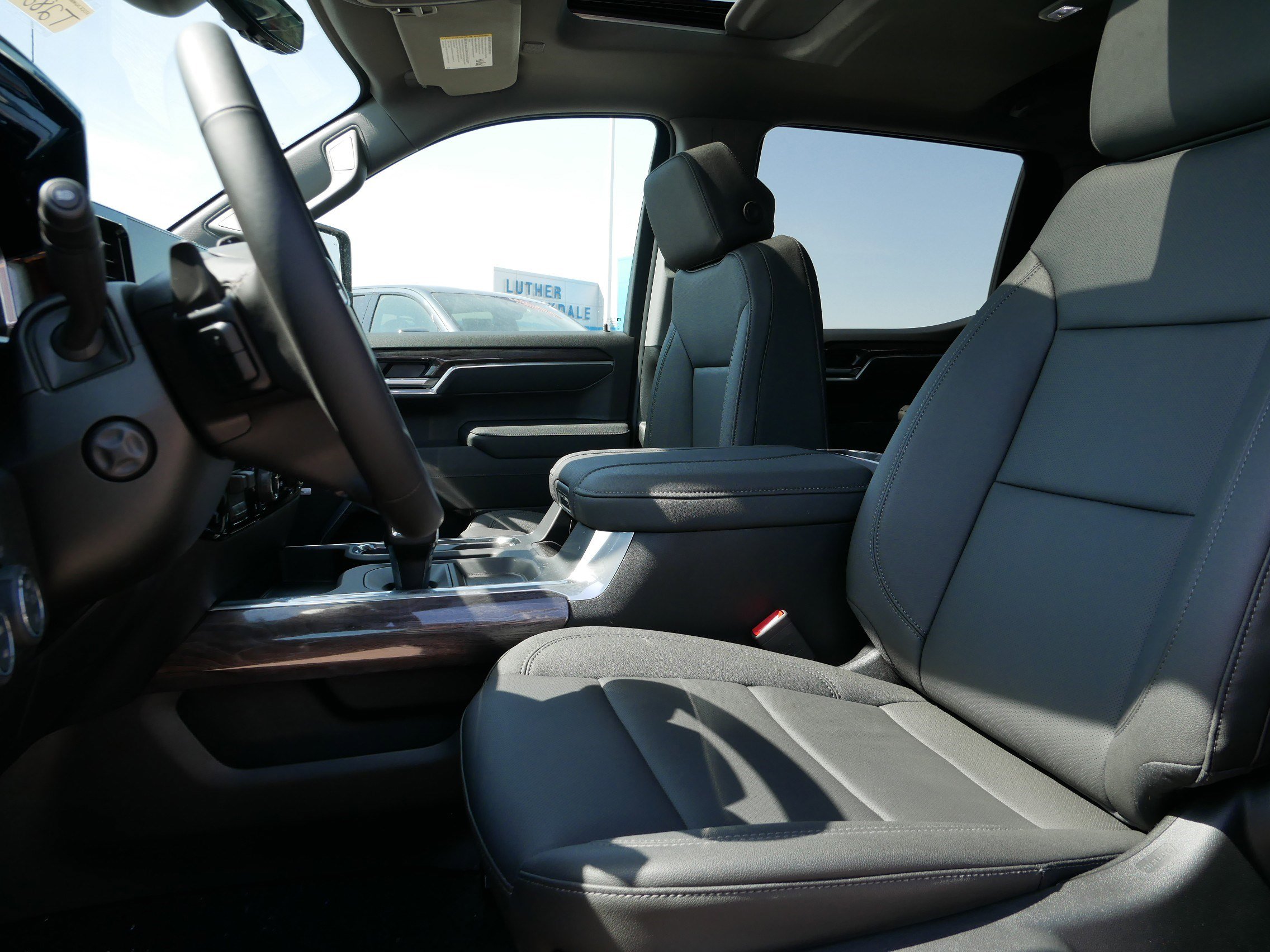New 2026 Chevrolet Silverado 1500 LTZ w/ LTZ Premium Package AWD/4WD image 4
